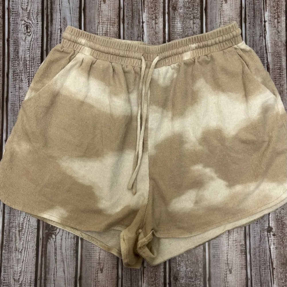 Urban Daisy Bleach washed high waisted shorts